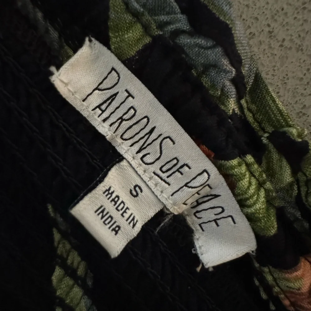 Floral Black Wide-Leg Pants - Picture 8 of 10